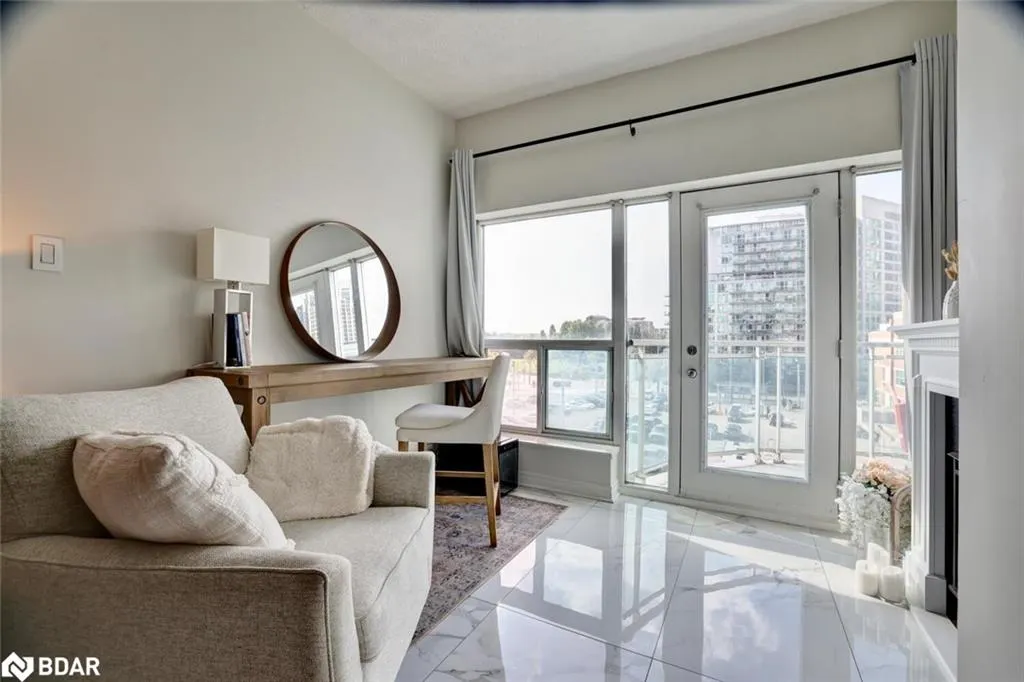 600 Queens Quay W, #633
