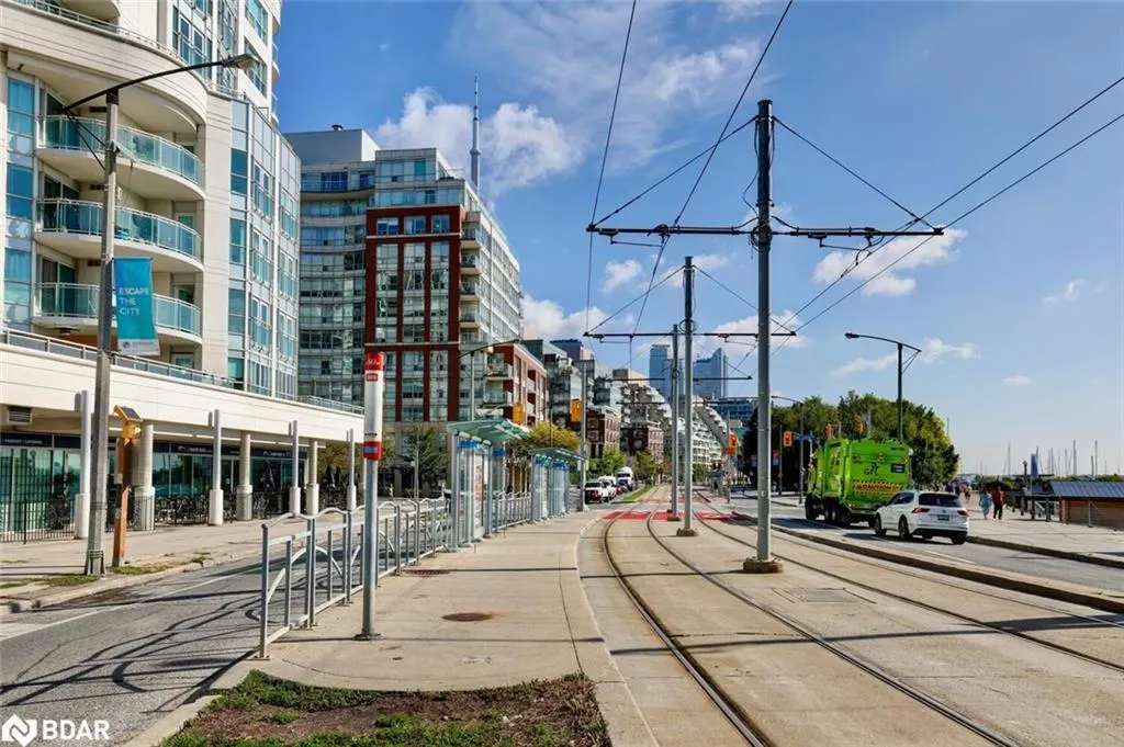 600 Queens Quay W, #633