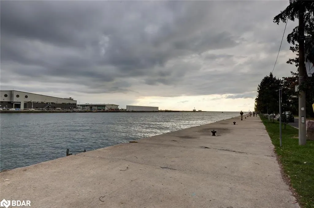 600 Queens Quay W, #633