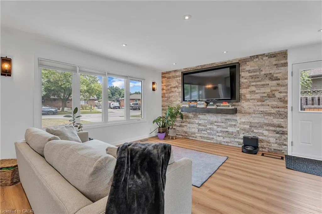 35 Hickery Place