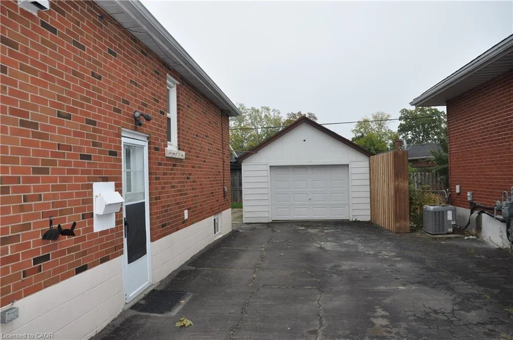 394 Talbot Street