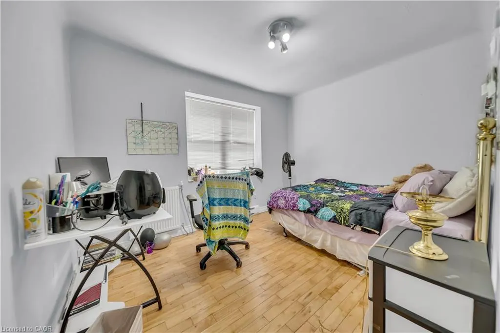 24 Columbia Street W