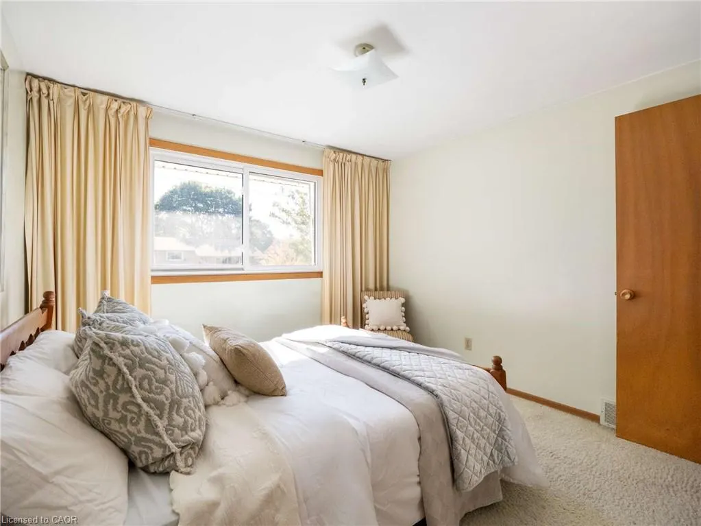 48 Glenbrook Drive