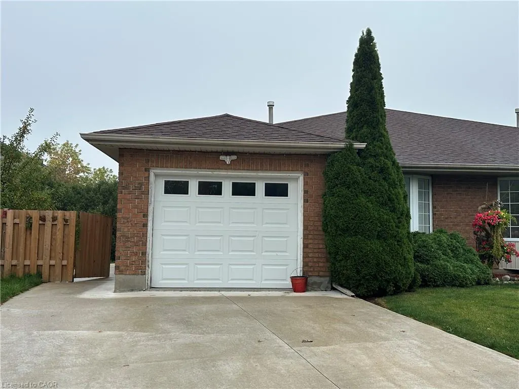 417 Bankside Crescent, #LOWER/MAIN