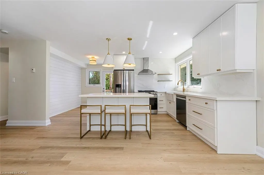 207 Elmwood Crescent