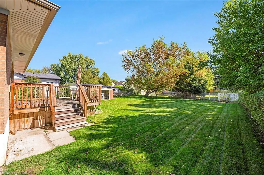 207 Elmwood Crescent