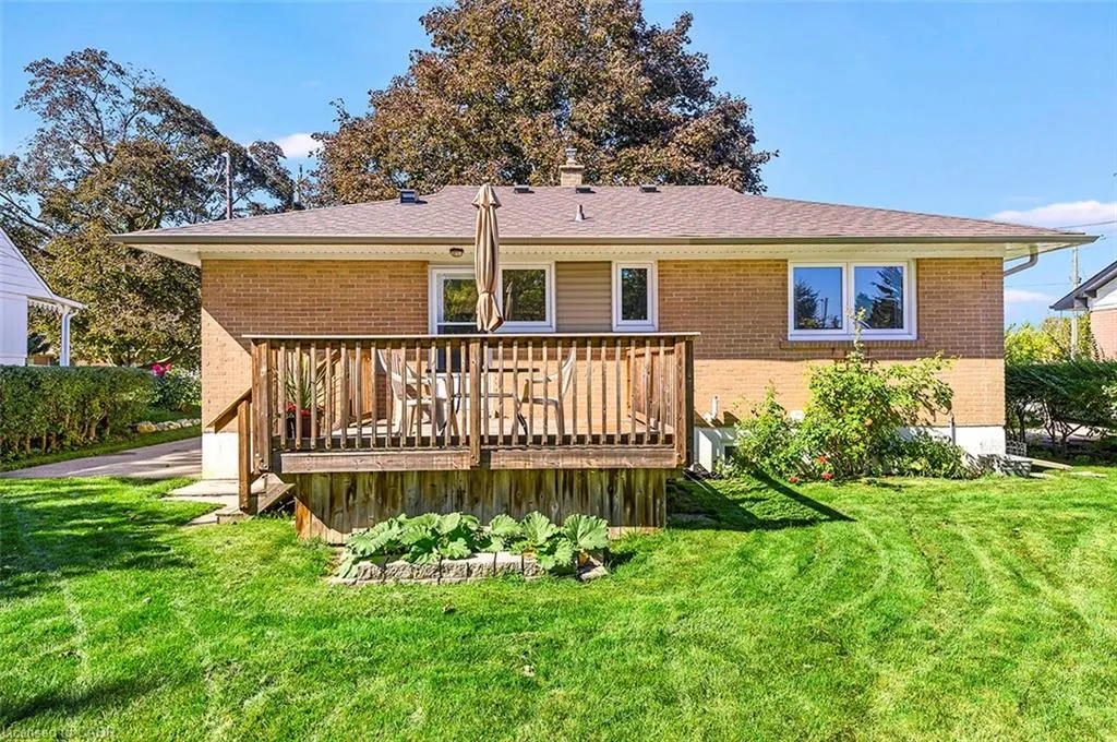 207 Elmwood Crescent