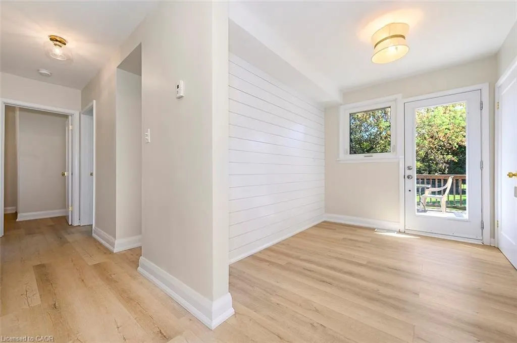 207 Elmwood Crescent