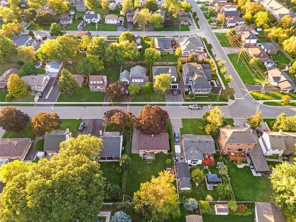 207 Elmwood Crescent