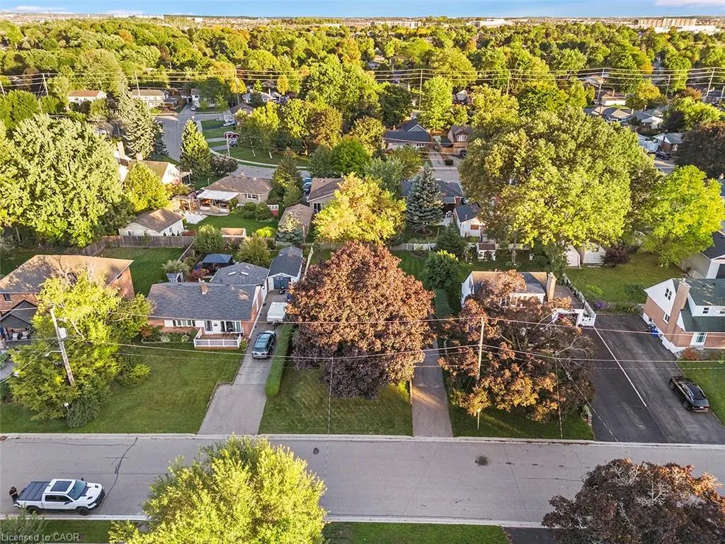 207 Elmwood Crescent