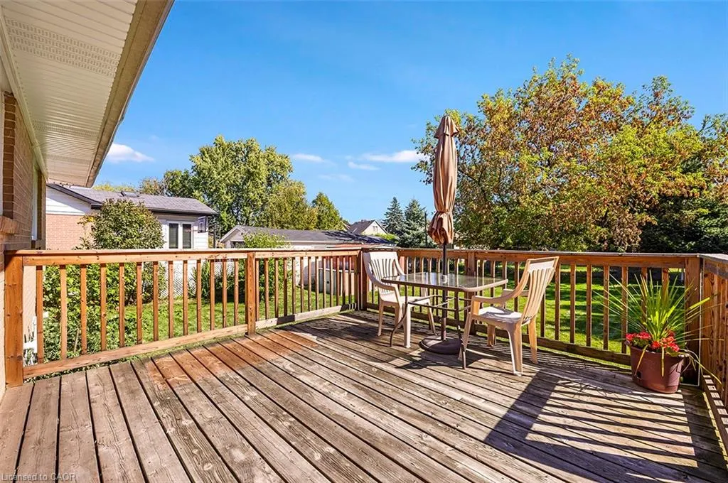 207 Elmwood Crescent