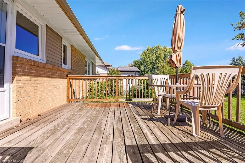 207 Elmwood Crescent