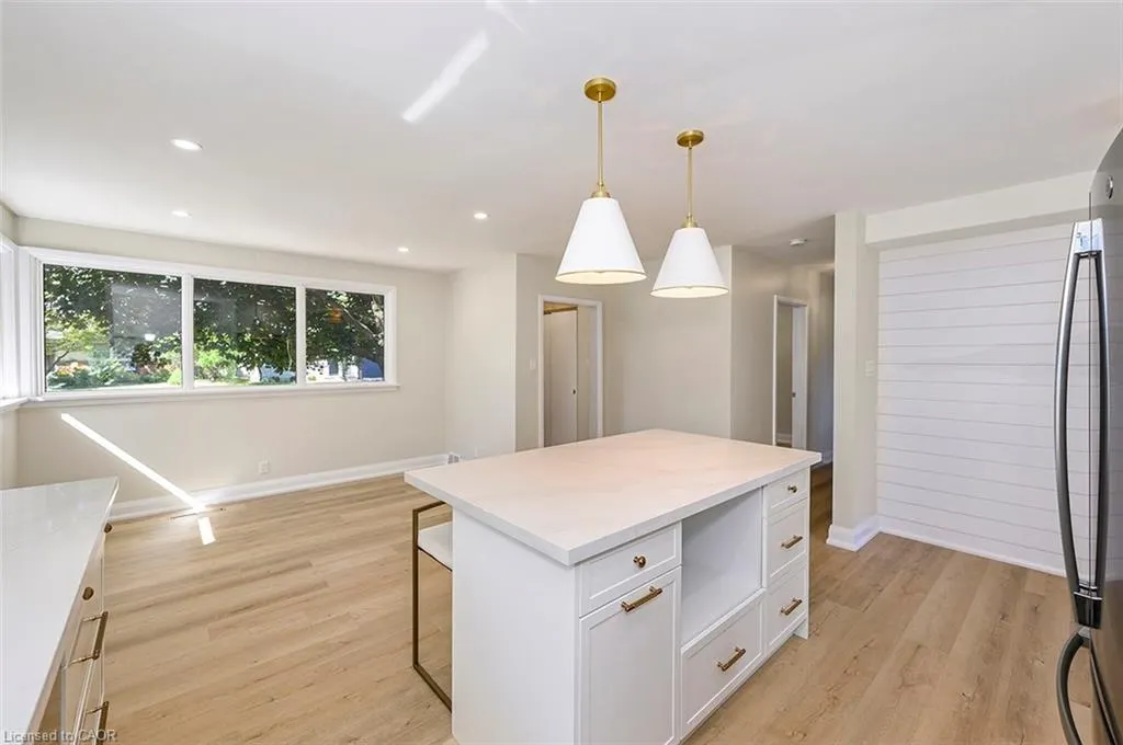 207 Elmwood Crescent