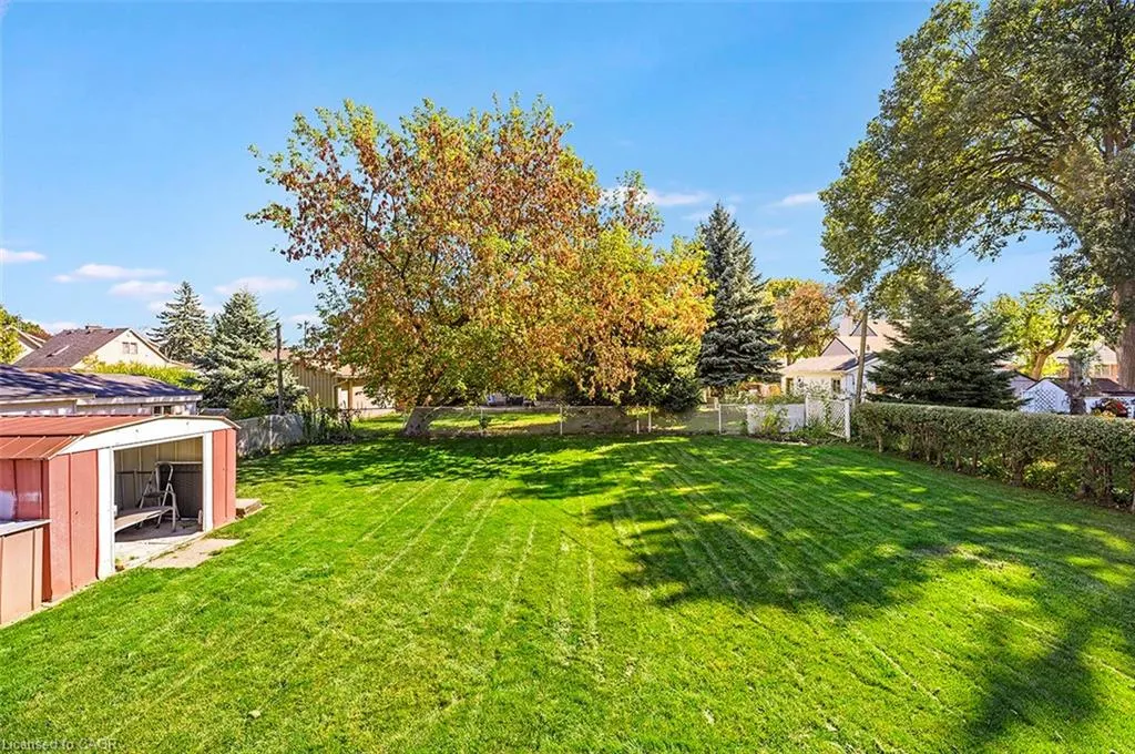 207 Elmwood Crescent