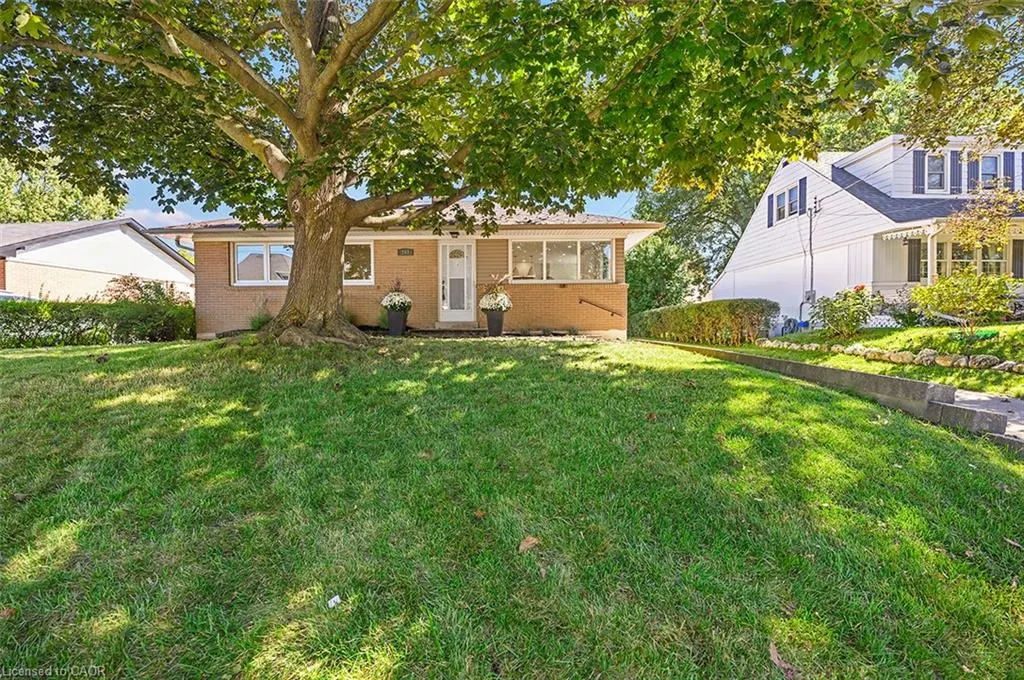 207 Elmwood Crescent