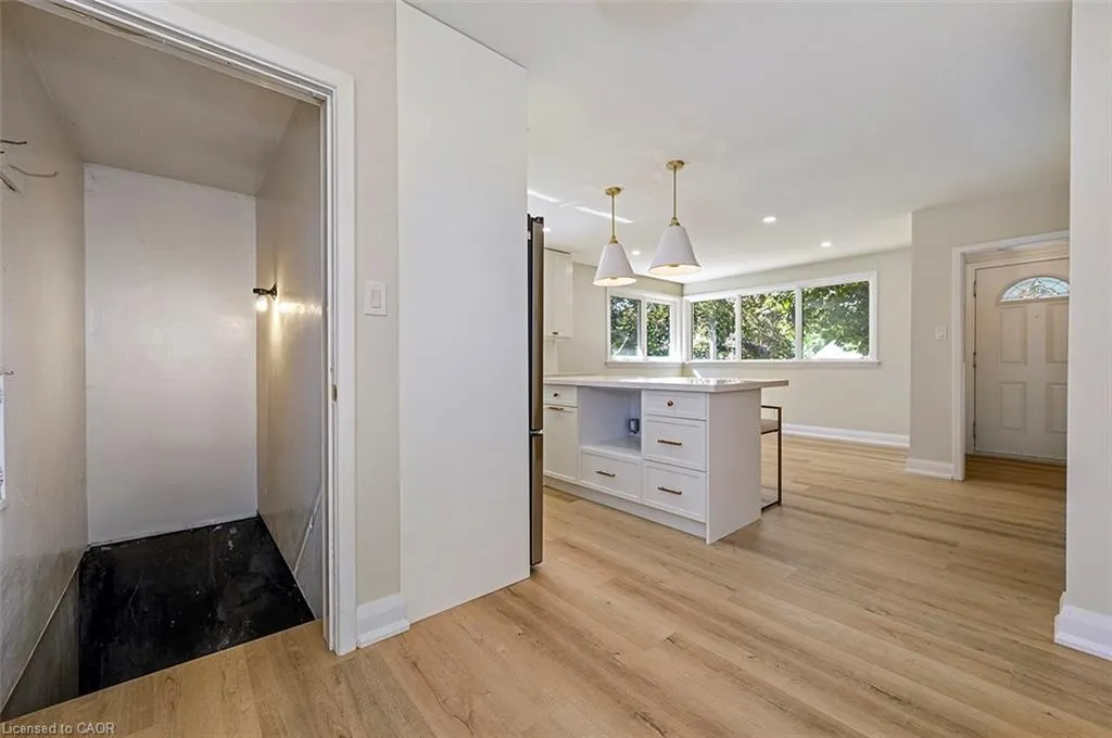207 Elmwood Crescent