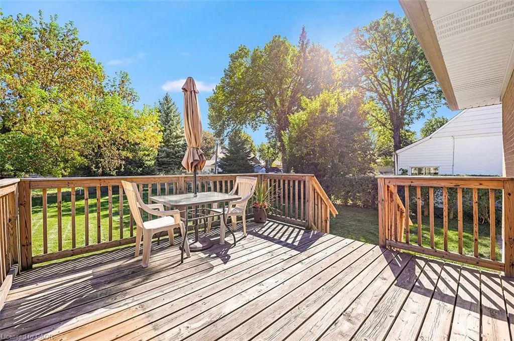 207 Elmwood Crescent
