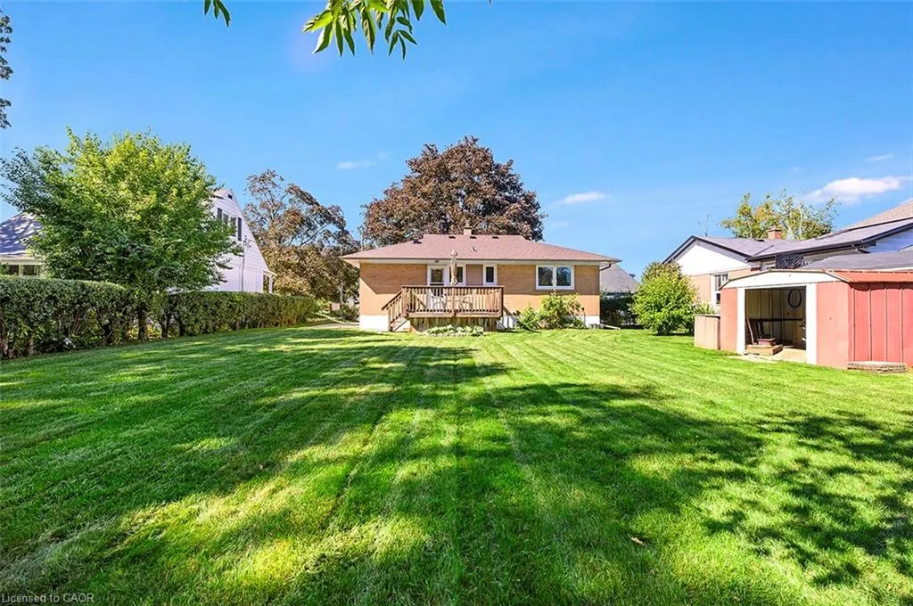 207 Elmwood Crescent
