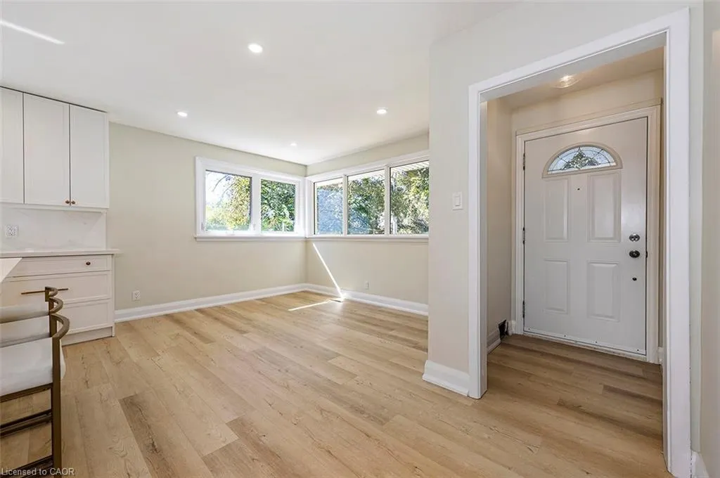 207 Elmwood Crescent