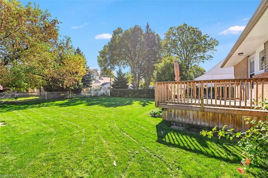 207 Elmwood Crescent