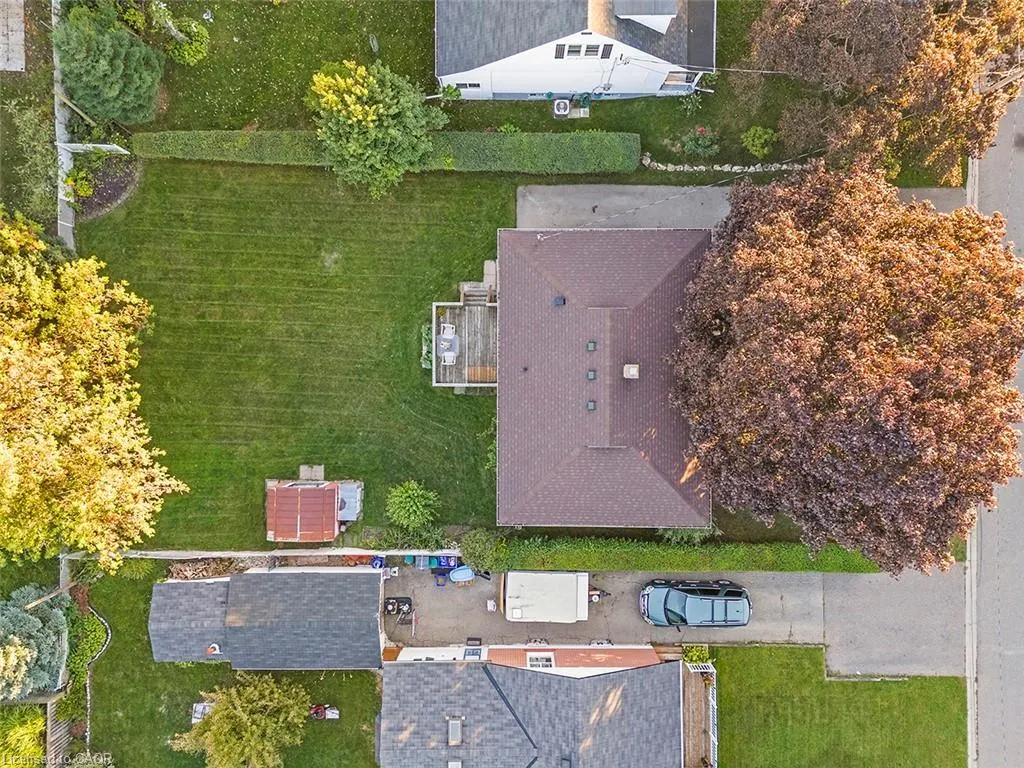 207 Elmwood Crescent