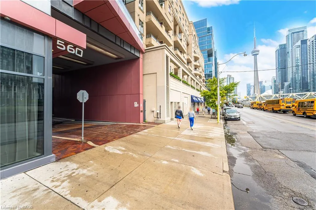 560 Front Street W, #821