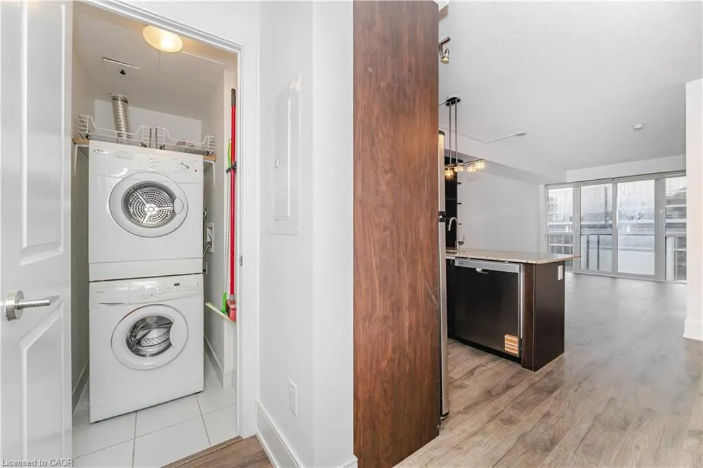 560 Front Street W, #821