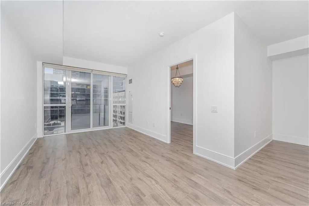 560 Front Street W, #821