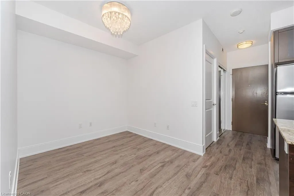 560 Front Street W, #821