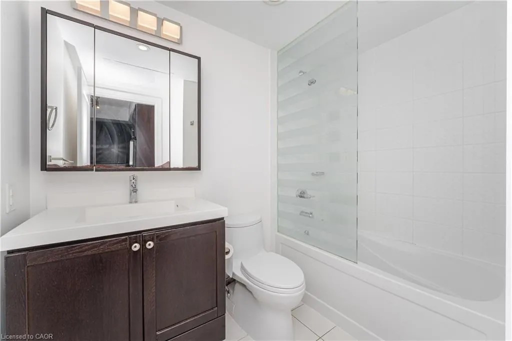 560 Front Street W, #821