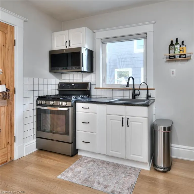 33 Bloomingdale Road N