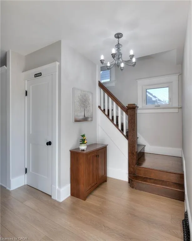 33 Bloomingdale Road N