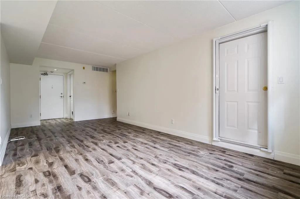 3499 Upper Middle Road, #211