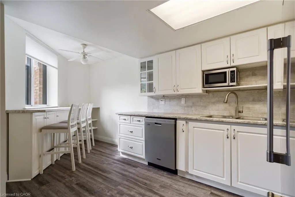 3499 Upper Middle Road, #211