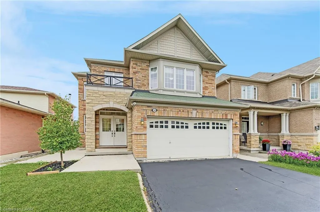 126 Merrilee Crescent