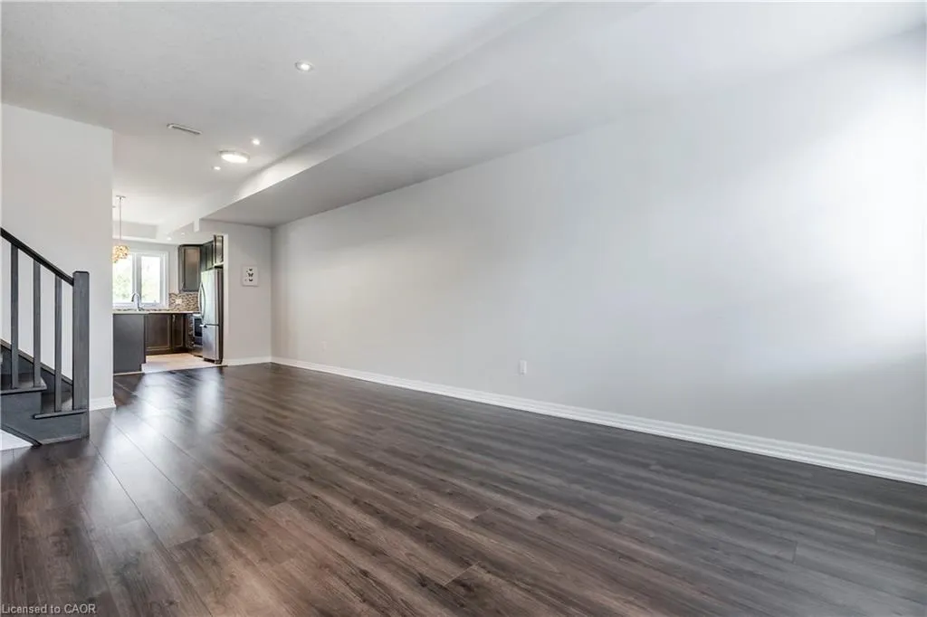 290 Barton Street W, #17