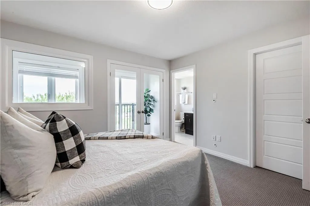 290 Barton Street W, #17