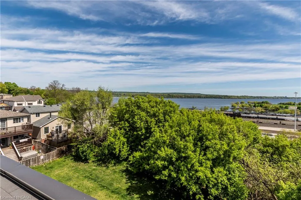 290 Barton Street W, #17