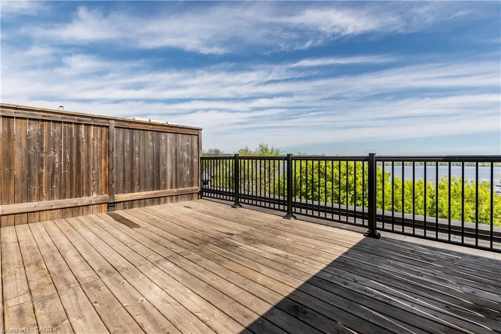 290 Barton Street W, #17