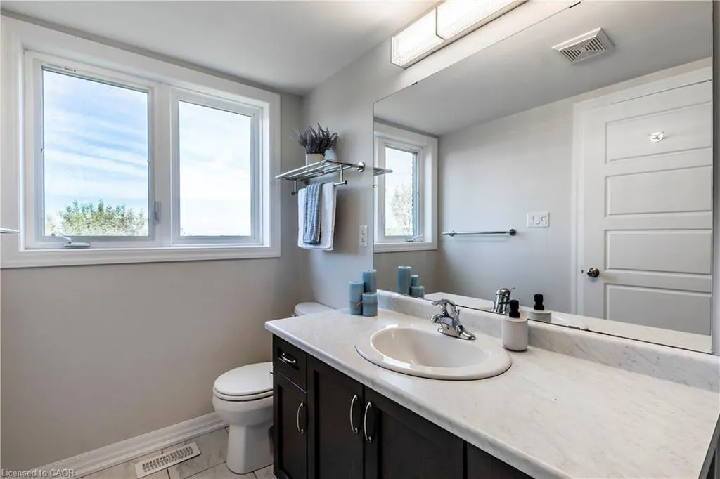 290 Barton Street W, #17