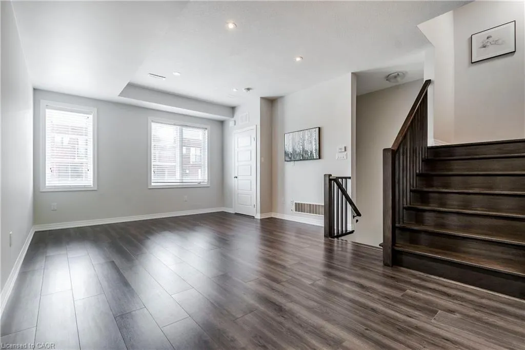 290 Barton Street W, #17