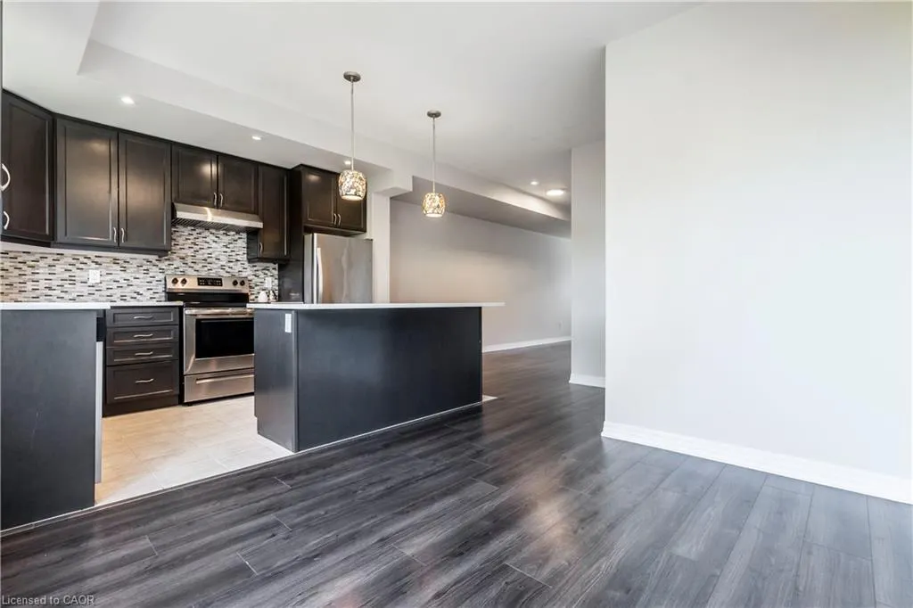 290 Barton Street W, #17