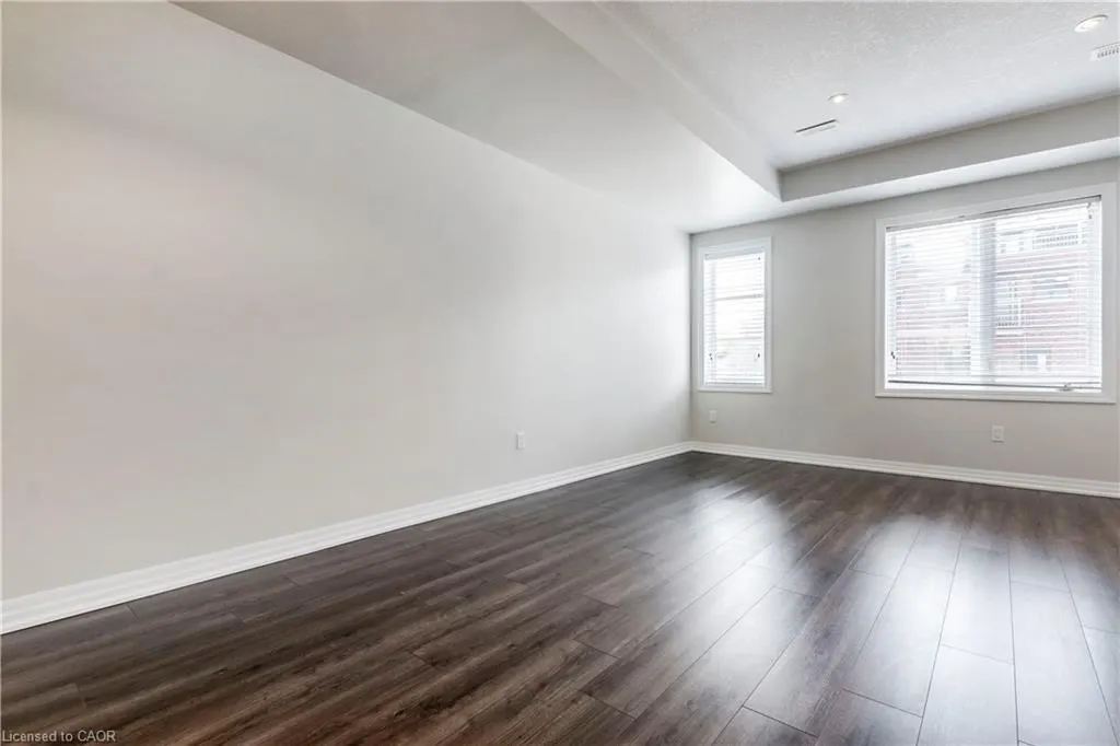 290 Barton Street W, #17