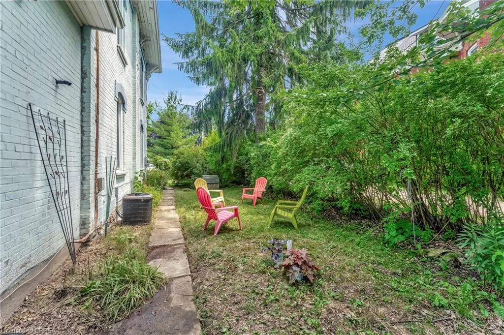 16 Stover Street S