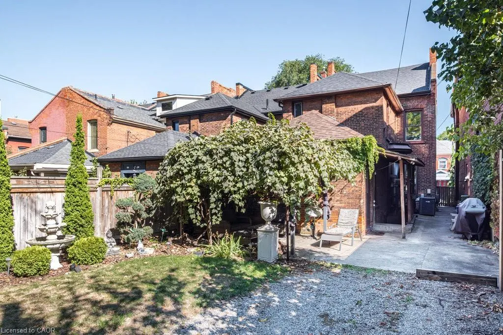 122 East Avenue S