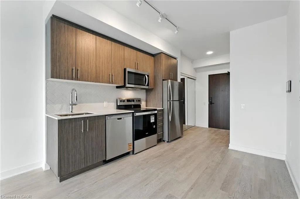 2782 Barton Street E, #1605