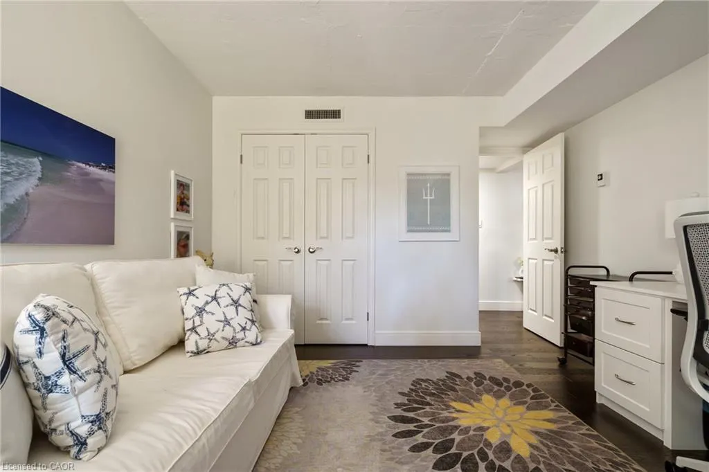 150 Wilson Street W, #301