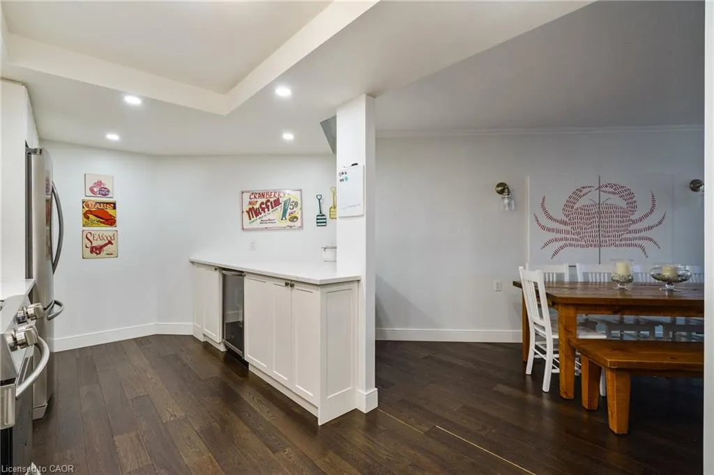 150 Wilson Street W, #301