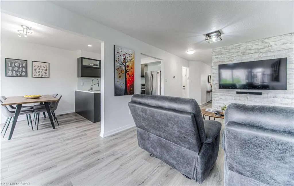 583 Windflower Crescent