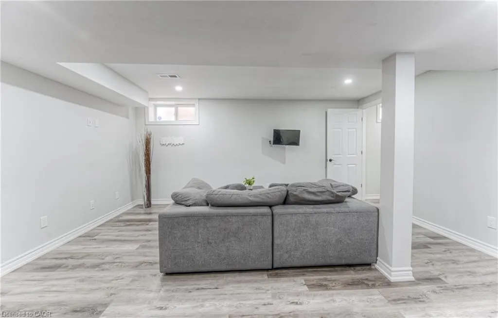 583 Windflower Crescent